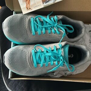 TheraFit Aria sneakers